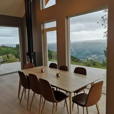 Dom wakacyjny Stor Og Moderne Hytte Med Panoramautsikt Liagardane